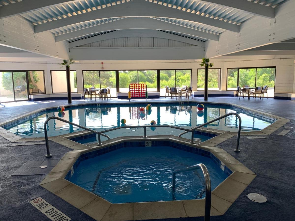 Radisson Hotel Detroit-Фармингтон-Хиллз Экстерьер фото