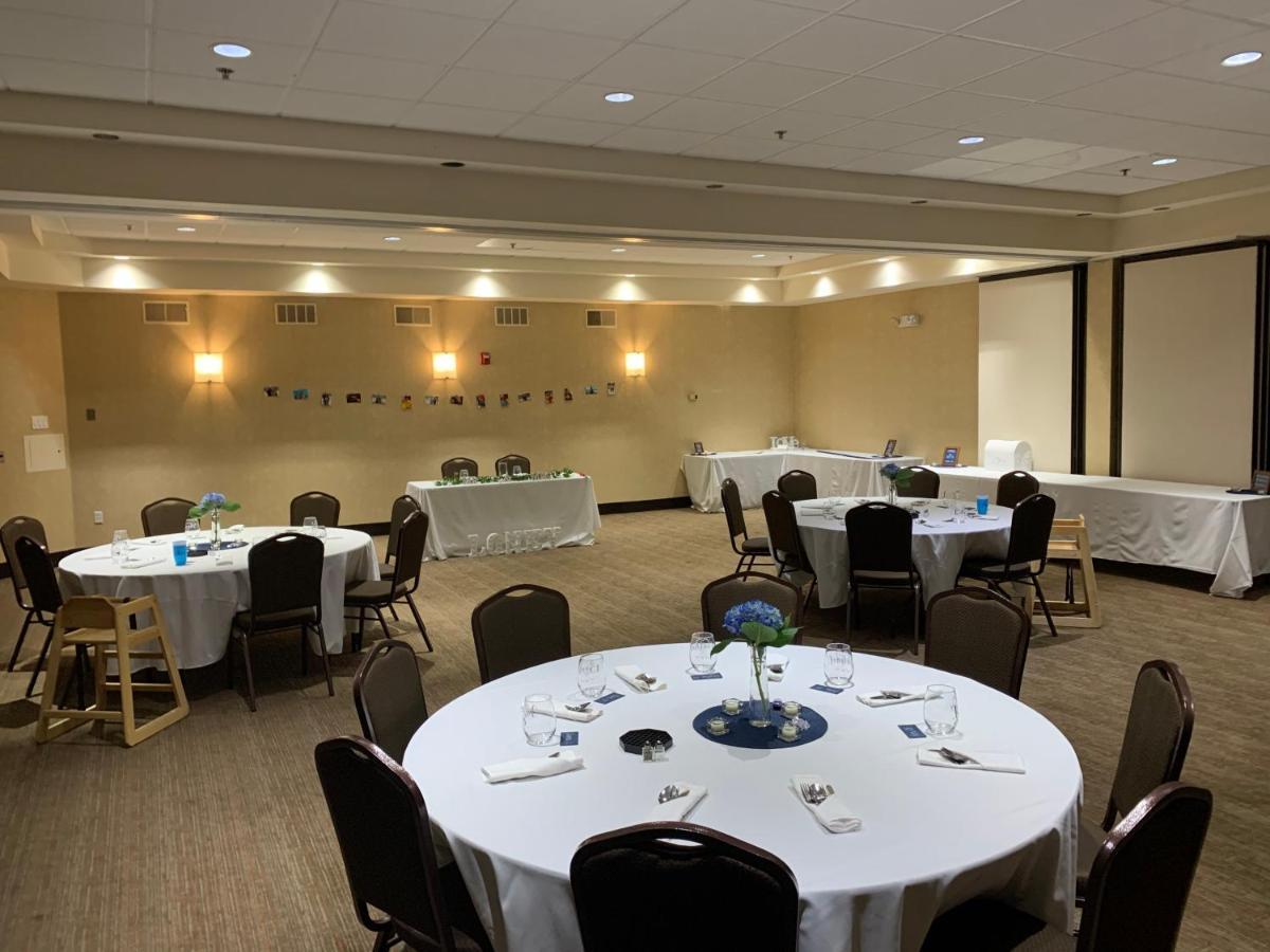 Radisson Hotel Detroit-Фармингтон-Хиллз Экстерьер фото