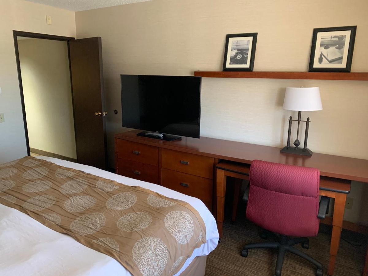 Radisson Hotel Detroit-Фармингтон-Хиллз Экстерьер фото