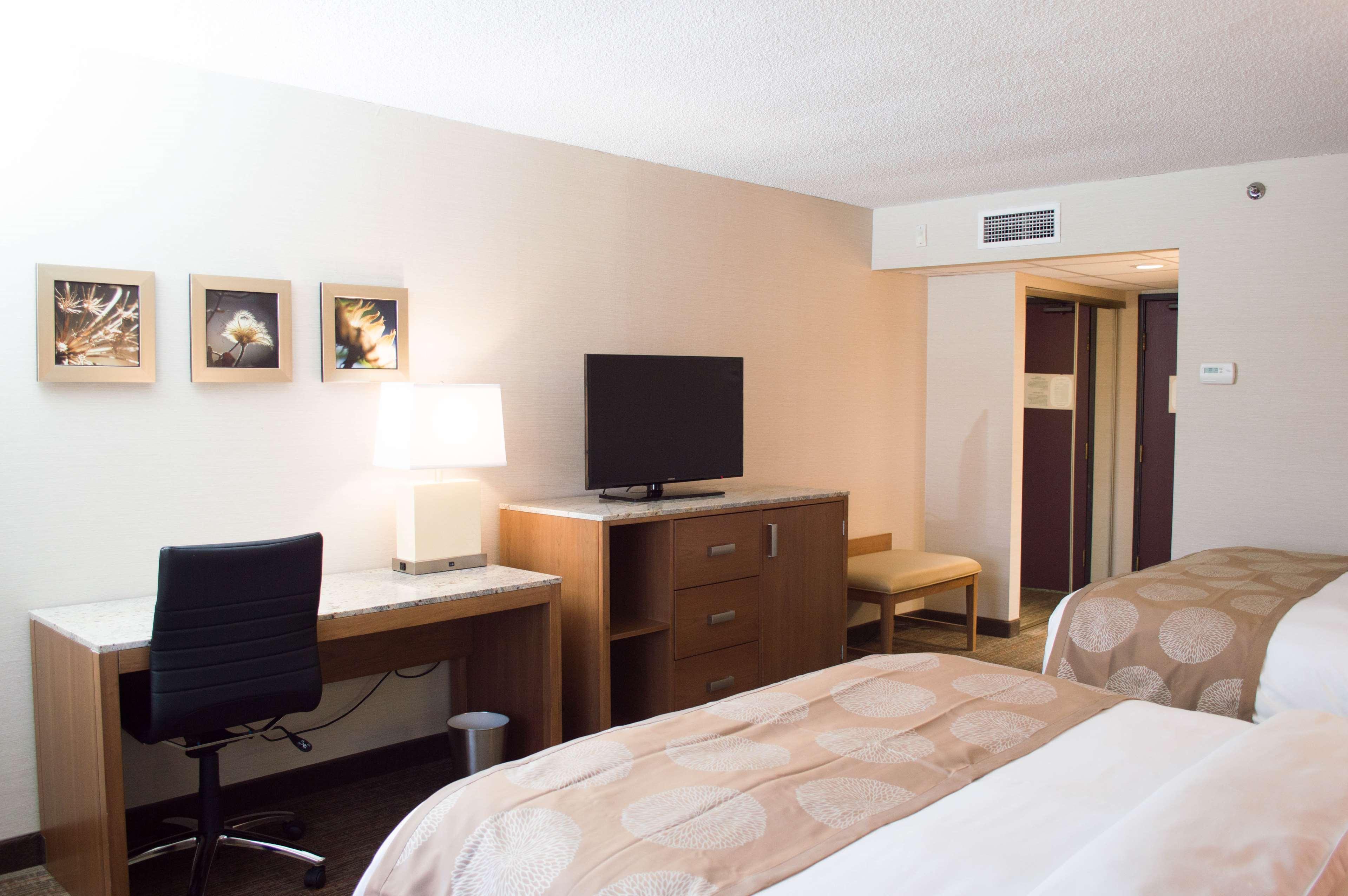 Radisson Hotel Detroit-Фармингтон-Хиллз Экстерьер фото