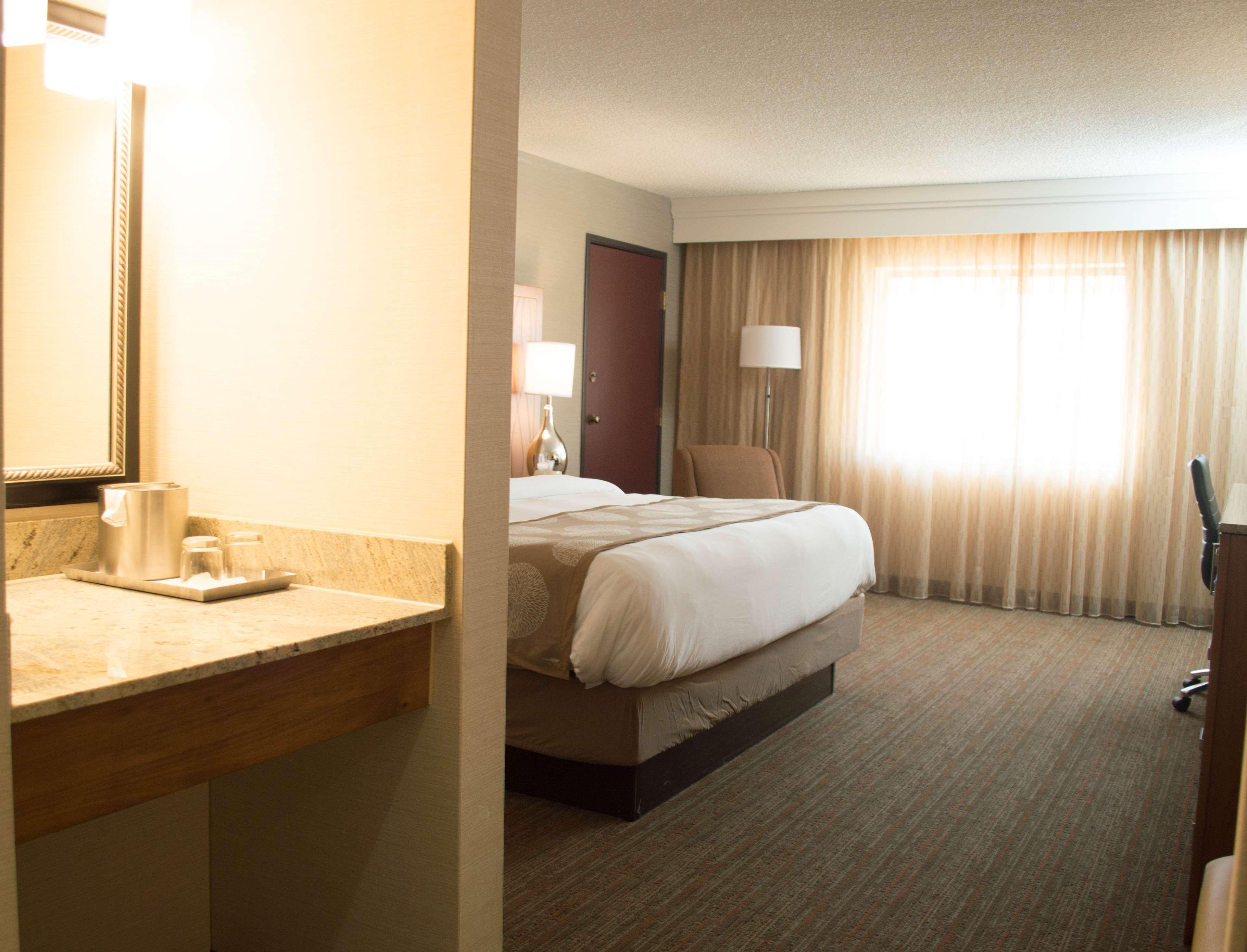 Radisson Hotel Detroit-Фармингтон-Хиллз Экстерьер фото