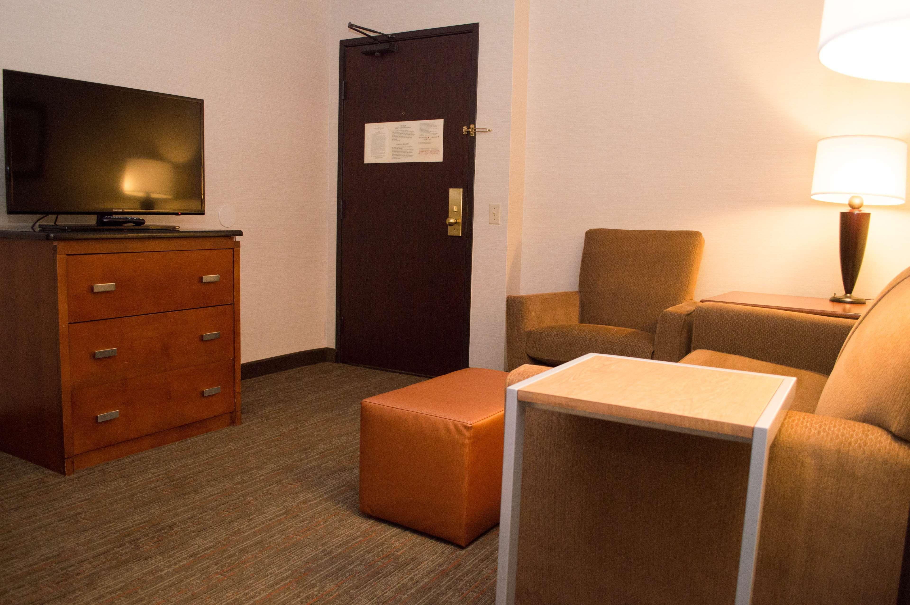 Radisson Hotel Detroit-Фармингтон-Хиллз Экстерьер фото