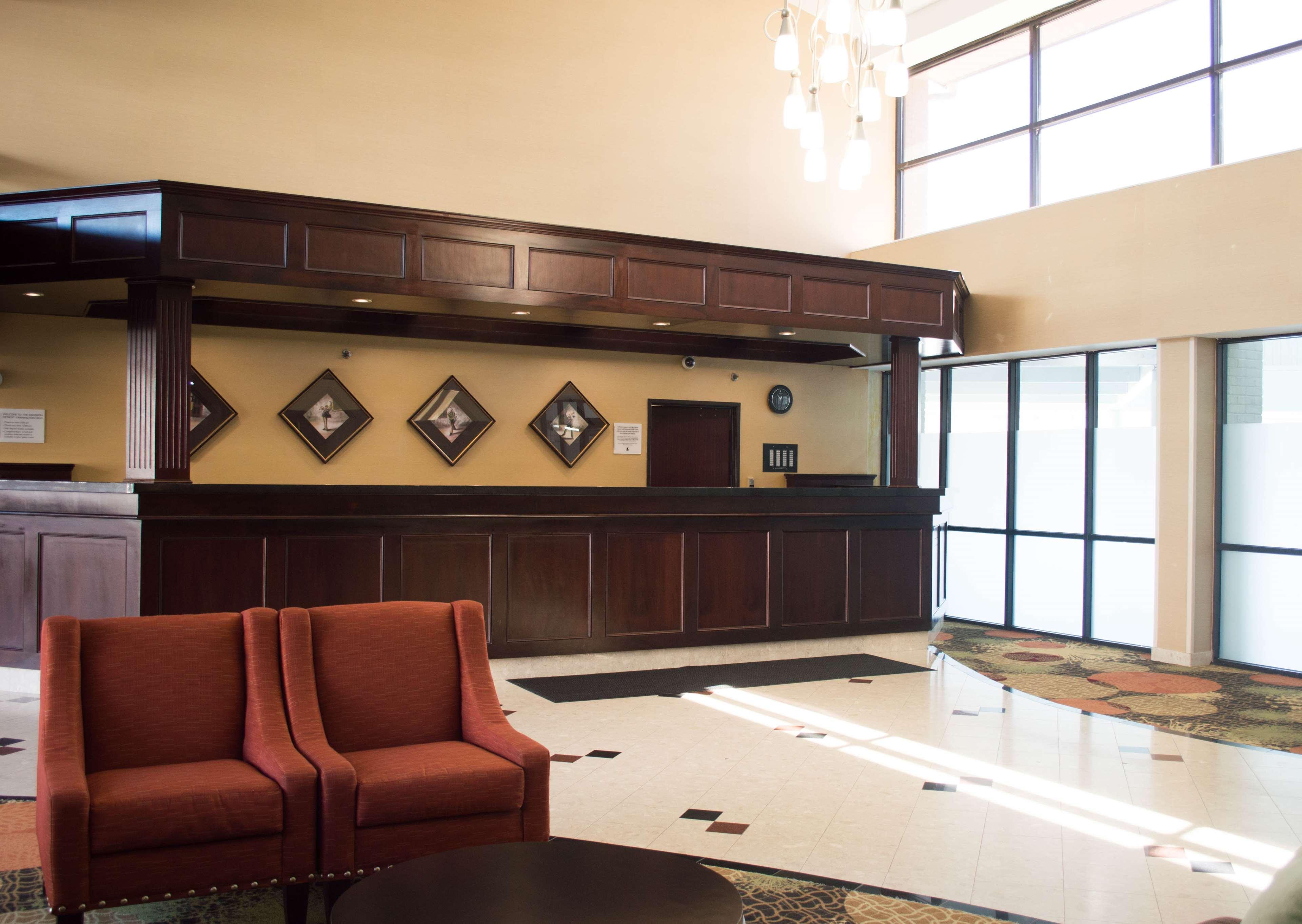Radisson Hotel Detroit-Фармингтон-Хиллз Экстерьер фото