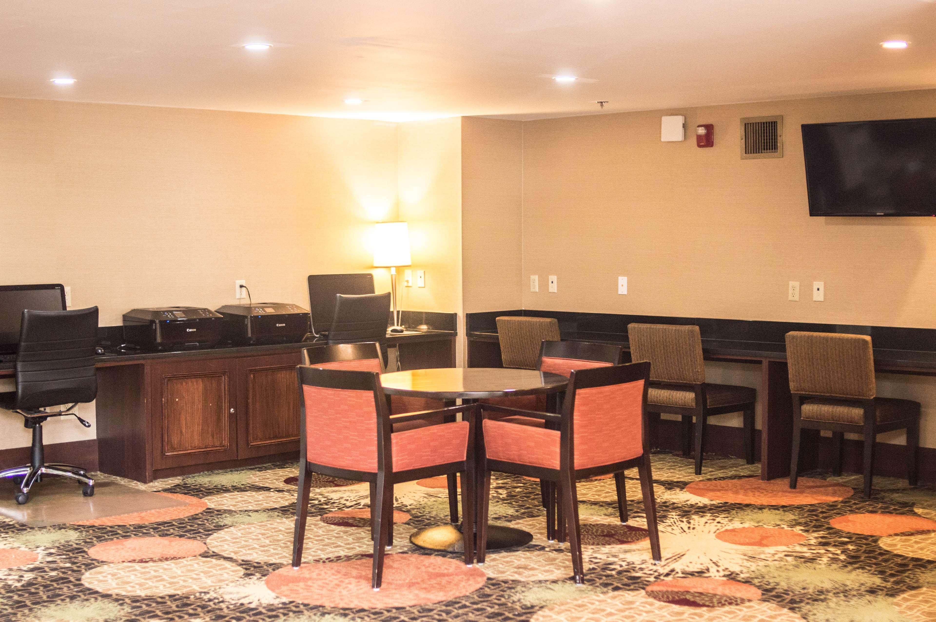 Radisson Hotel Detroit-Фармингтон-Хиллз Экстерьер фото