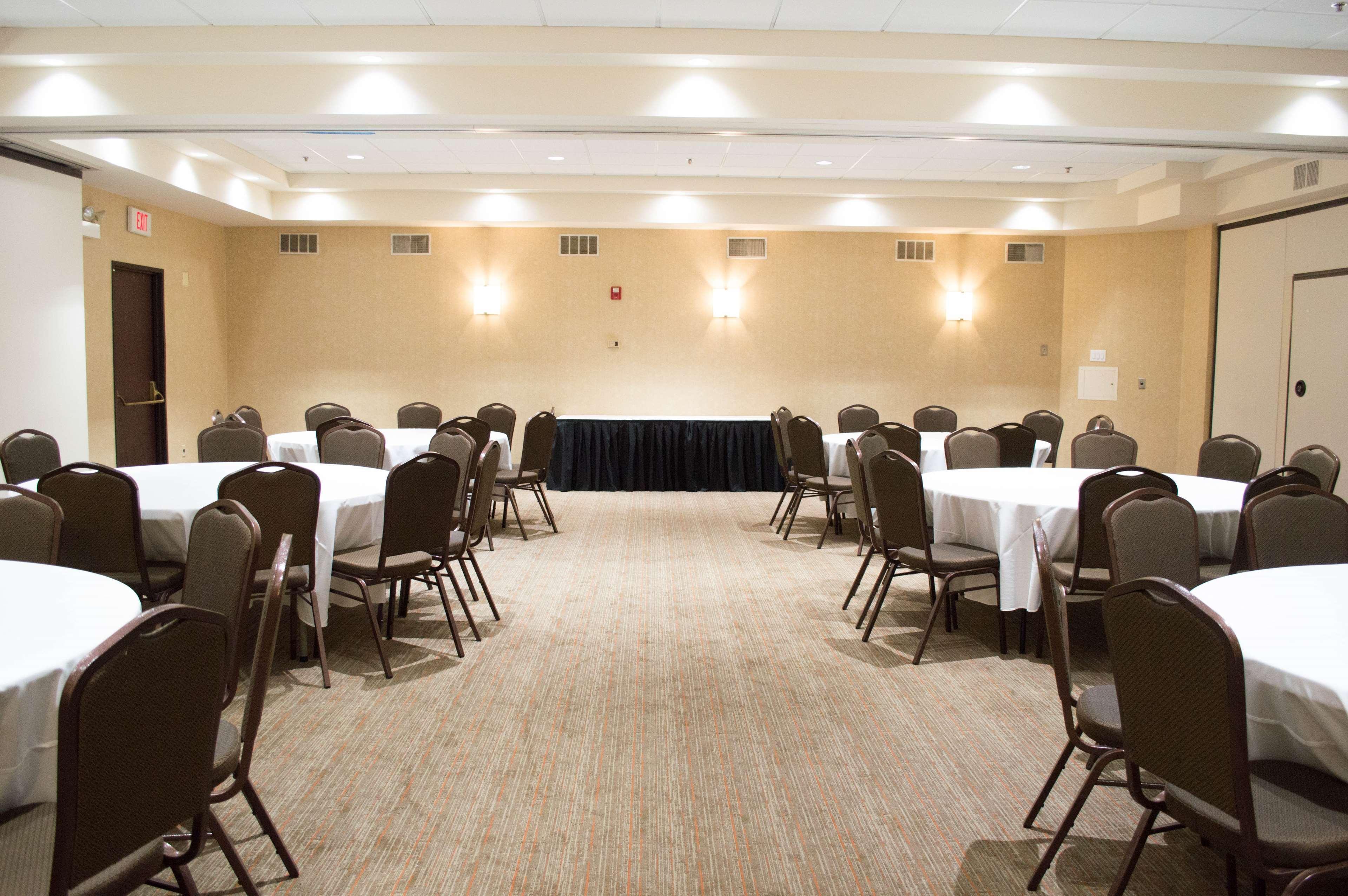 Radisson Hotel Detroit-Фармингтон-Хиллз Экстерьер фото