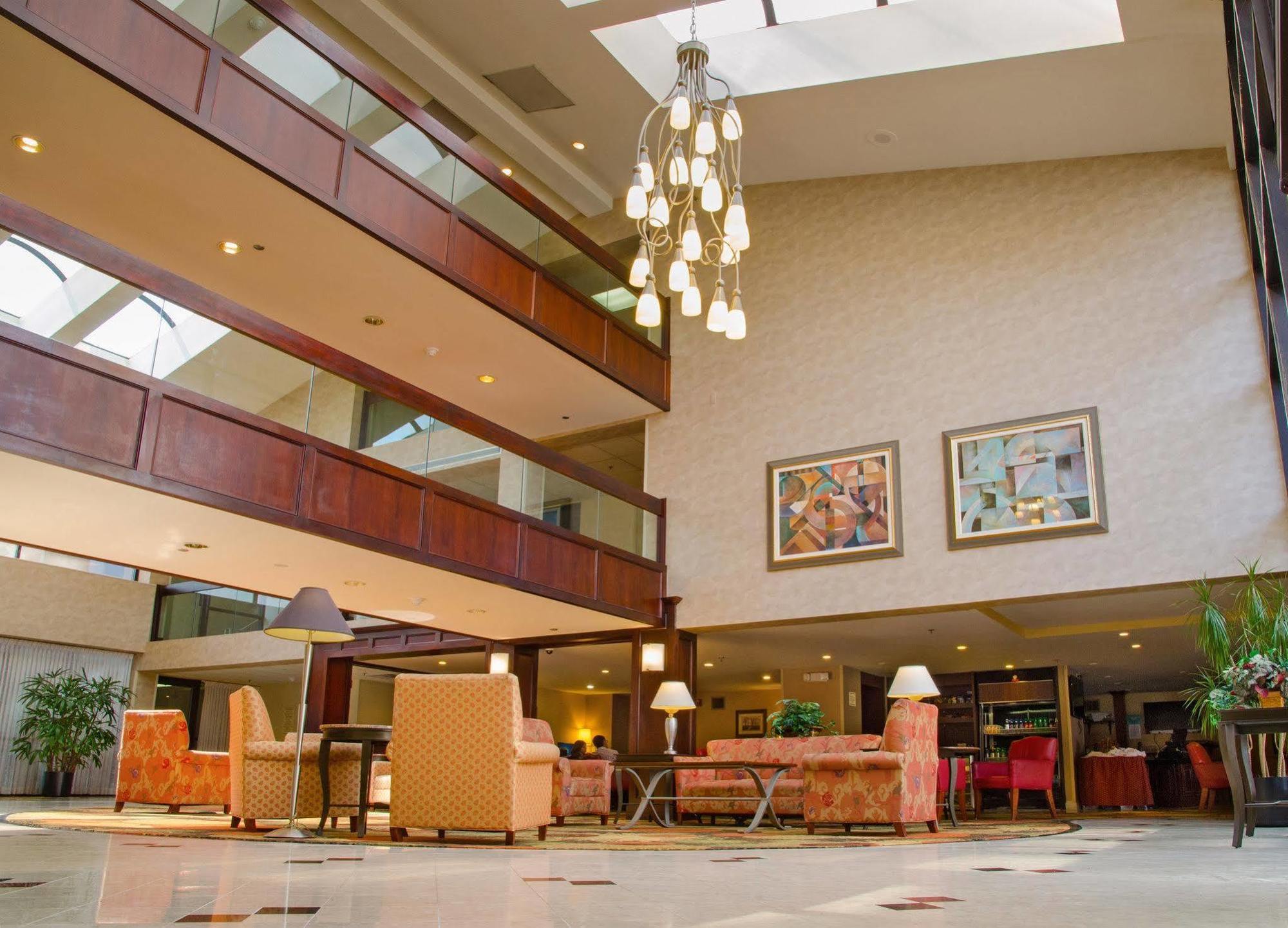 Radisson Hotel Detroit-Фармингтон-Хиллз Экстерьер фото