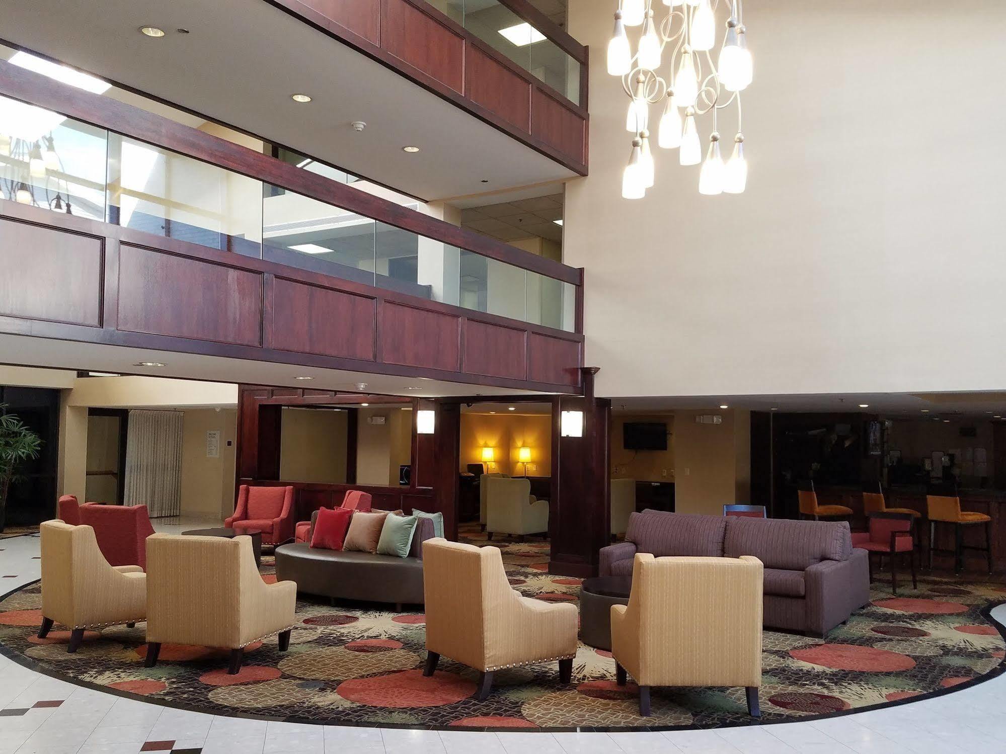 Radisson Hotel Detroit-Фармингтон-Хиллз Экстерьер фото