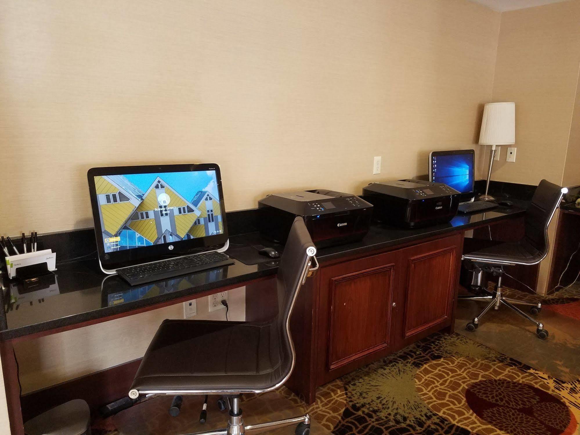 Radisson Hotel Detroit-Фармингтон-Хиллз Экстерьер фото