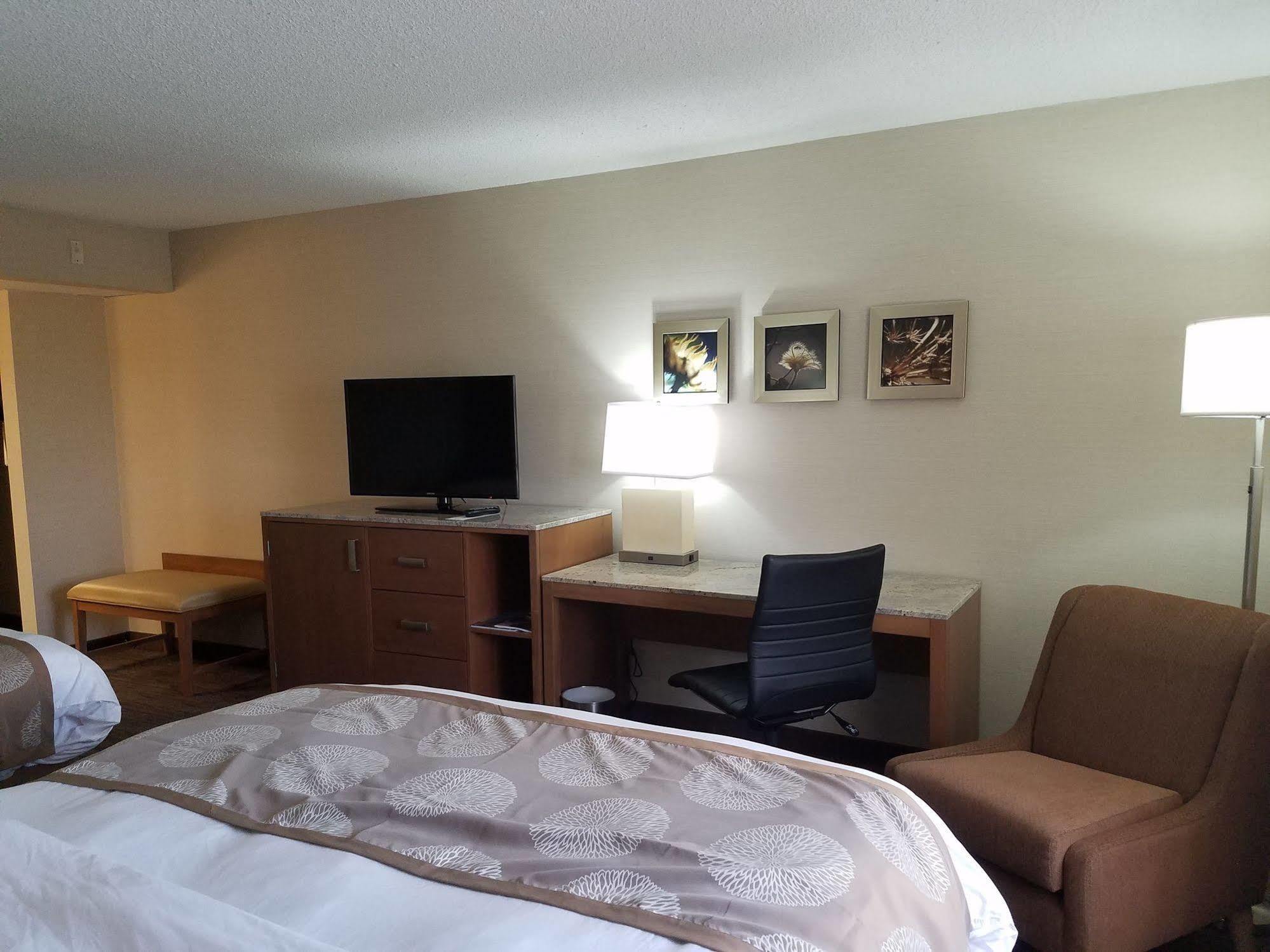 Radisson Hotel Detroit-Фармингтон-Хиллз Экстерьер фото