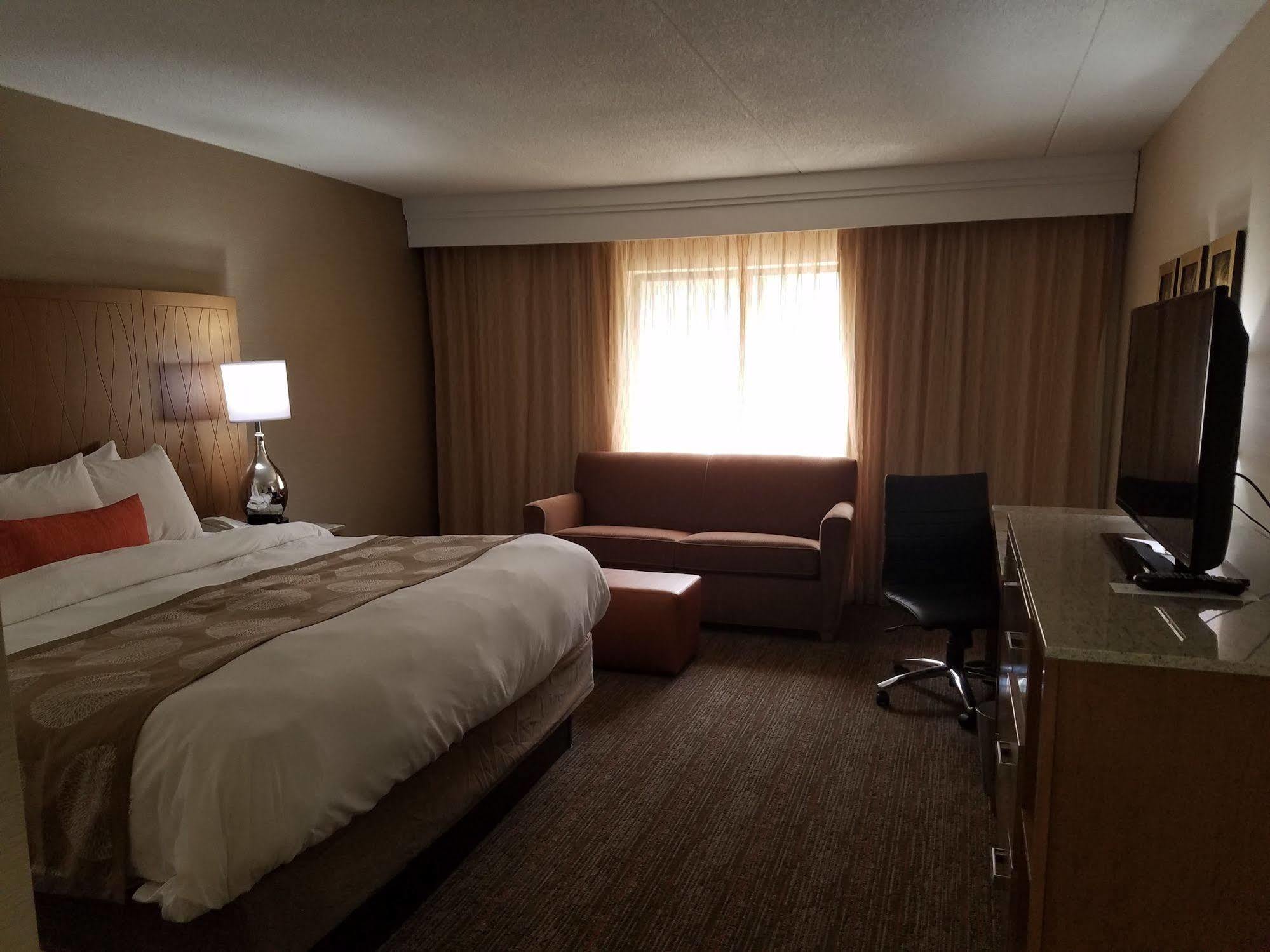 Radisson Hotel Detroit-Фармингтон-Хиллз Экстерьер фото