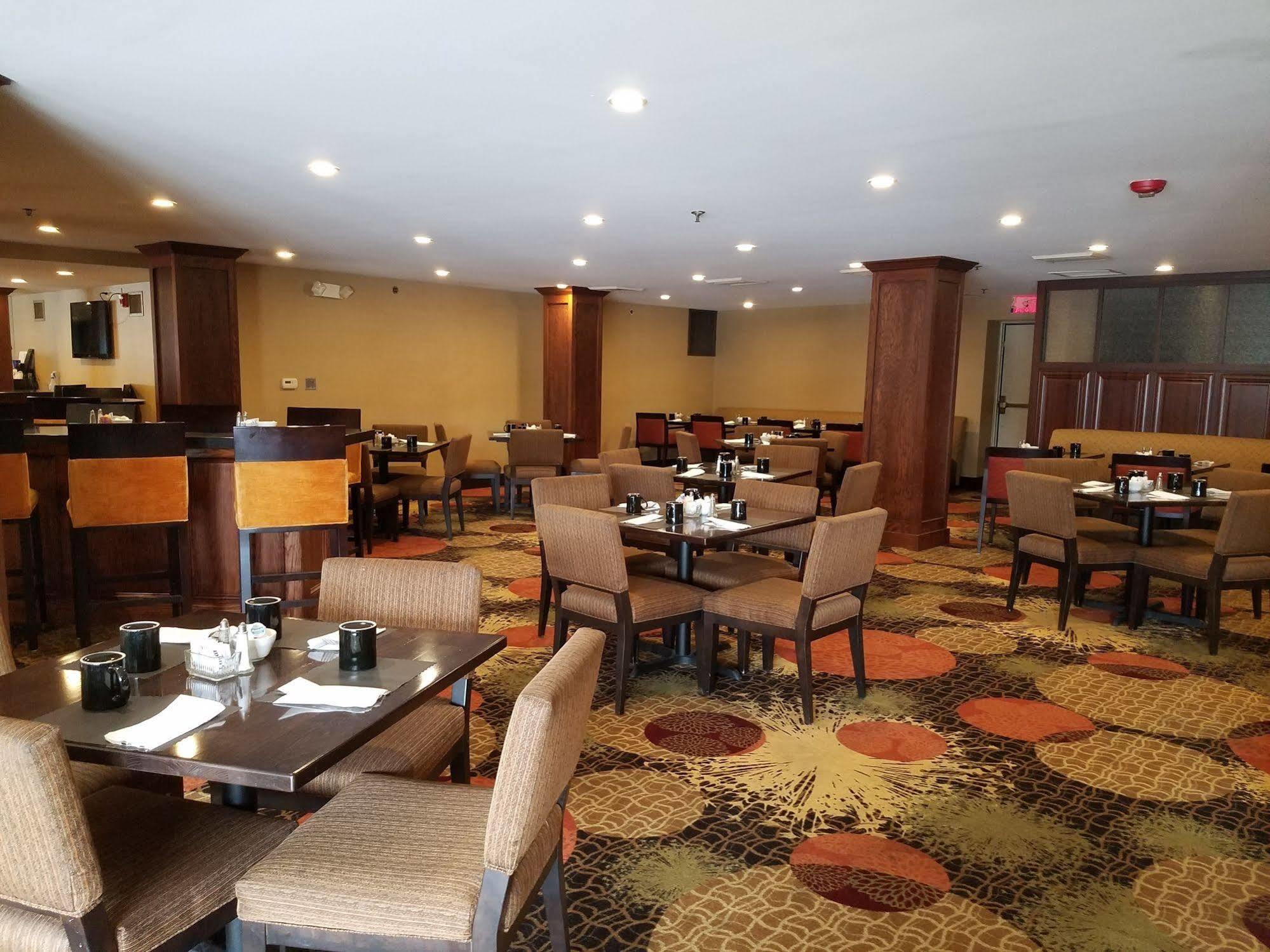 Radisson Hotel Detroit-Фармингтон-Хиллз Экстерьер фото