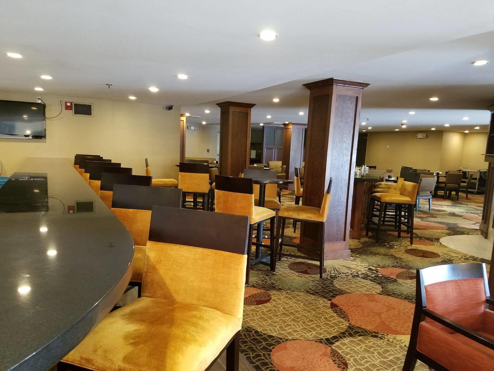 Radisson Hotel Detroit-Фармингтон-Хиллз Экстерьер фото