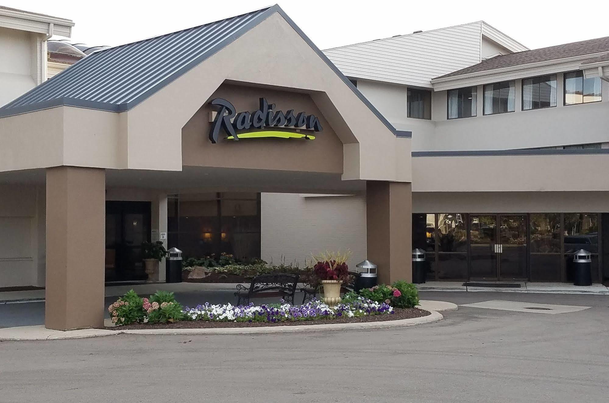 Radisson Hotel Detroit-Фармингтон-Хиллз Экстерьер фото