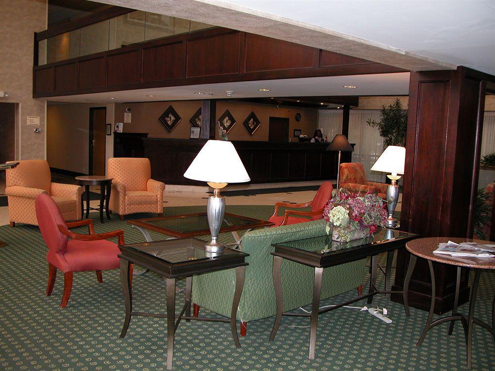 Radisson Hotel Detroit-Фармингтон-Хиллз Экстерьер фото